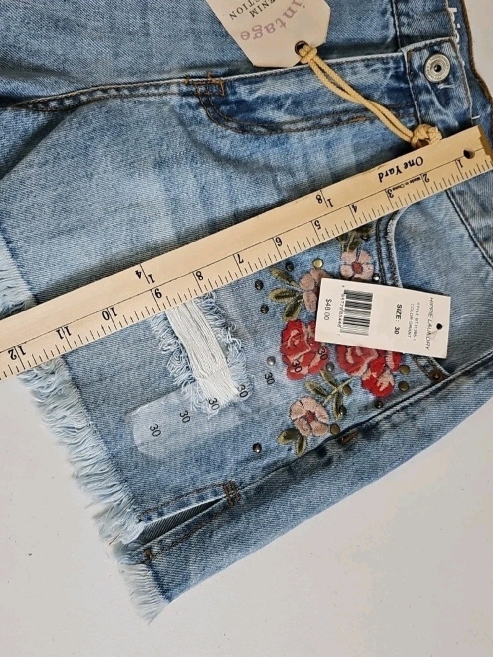NWT Hippie Laundry Light Blue Floral Embroidered Denim Shorts Size 30 - Picture 8 of 11